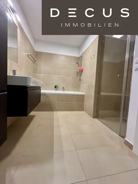 SONNENUNTERGANG UND URLAUBSGEFÜHL MITTEN IN DER STADT