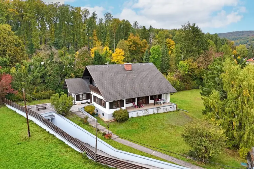 Premiumlage im Wienerwald! Idyllisch gelegenes Landhaus mit Wellnessbereich und Panoramablick