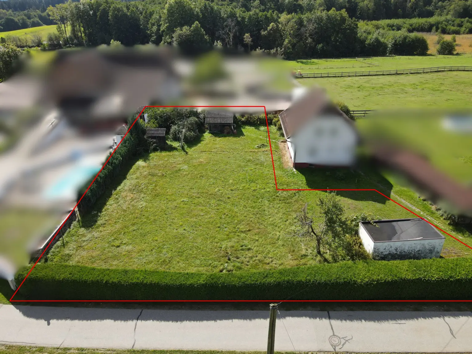 Sonniges Grundstück mit Plus an Potenzial