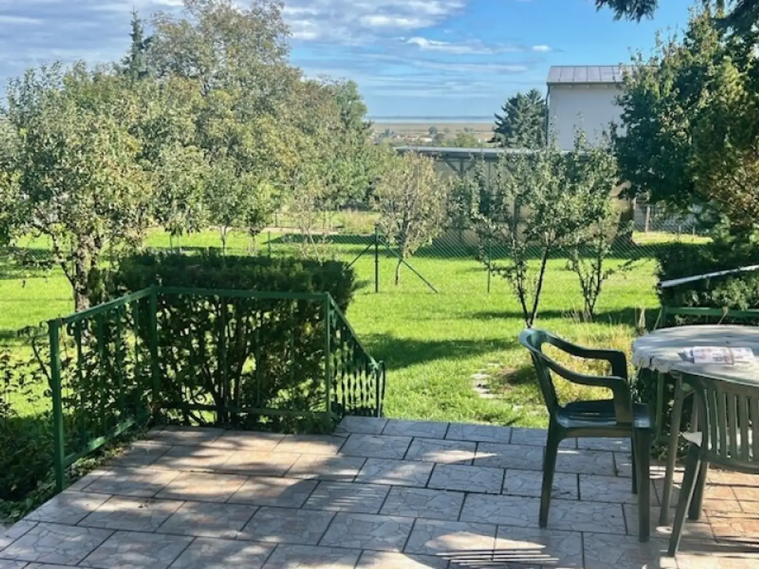 Seeblick inklusive! Bungalow mit 3 Schlafzimmern und charmantem Garten- mit Erweiterungsmöglichkeit!