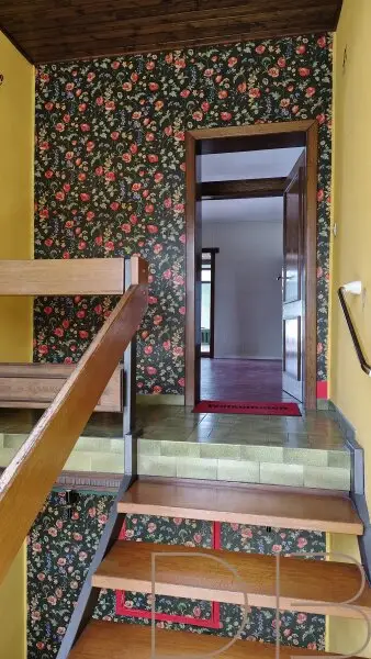 DB IMMOBILIEN | Sanierungsbedürftige 4-Zimmer-Wohnung mit südseitiger Terrasse und traumhaften Ausblick!