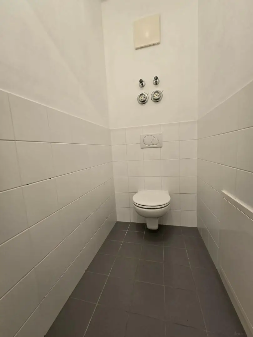 Schöne sonnige Zweizimmerwohnung mit Balkon und zugeordnetem PKW-Stellplatz!