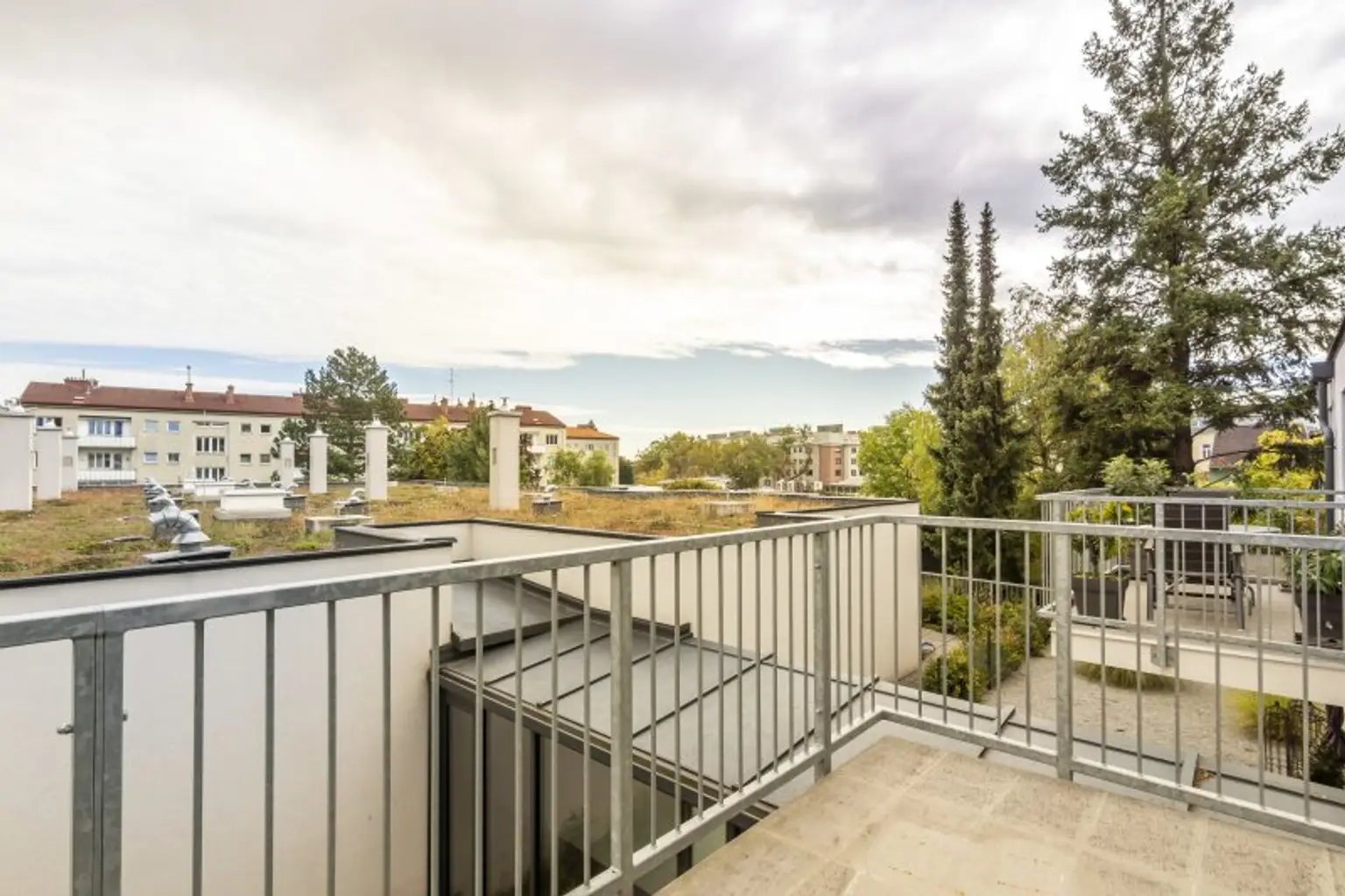 **Hofseitiger Balkon** Modernes Wohnen in ruhiger Lage