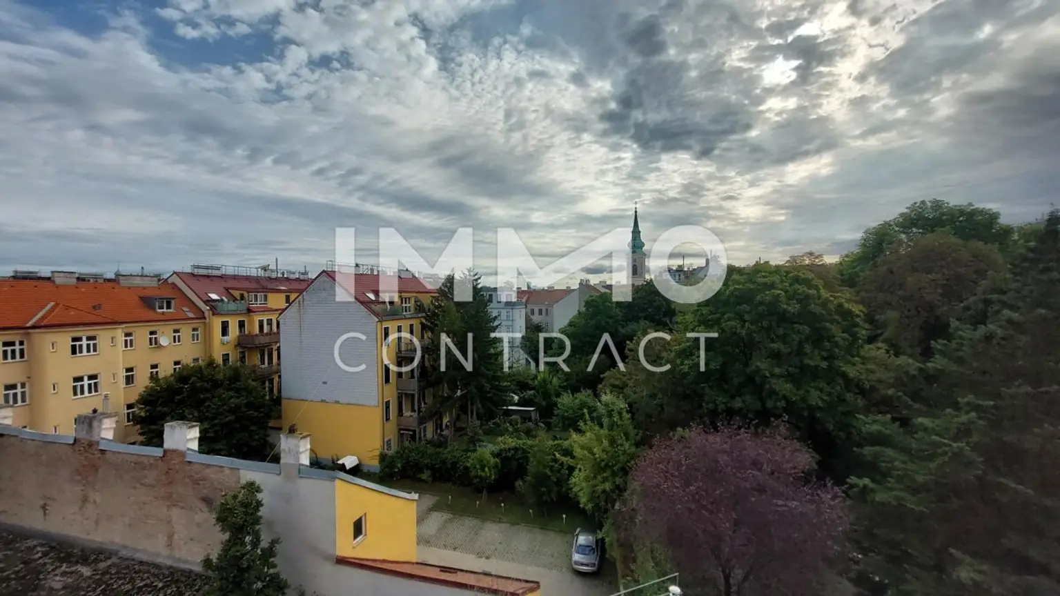 DG Wohnung mit 8m² Loggia mit Grün- und Fernblick in der Martinstraße.