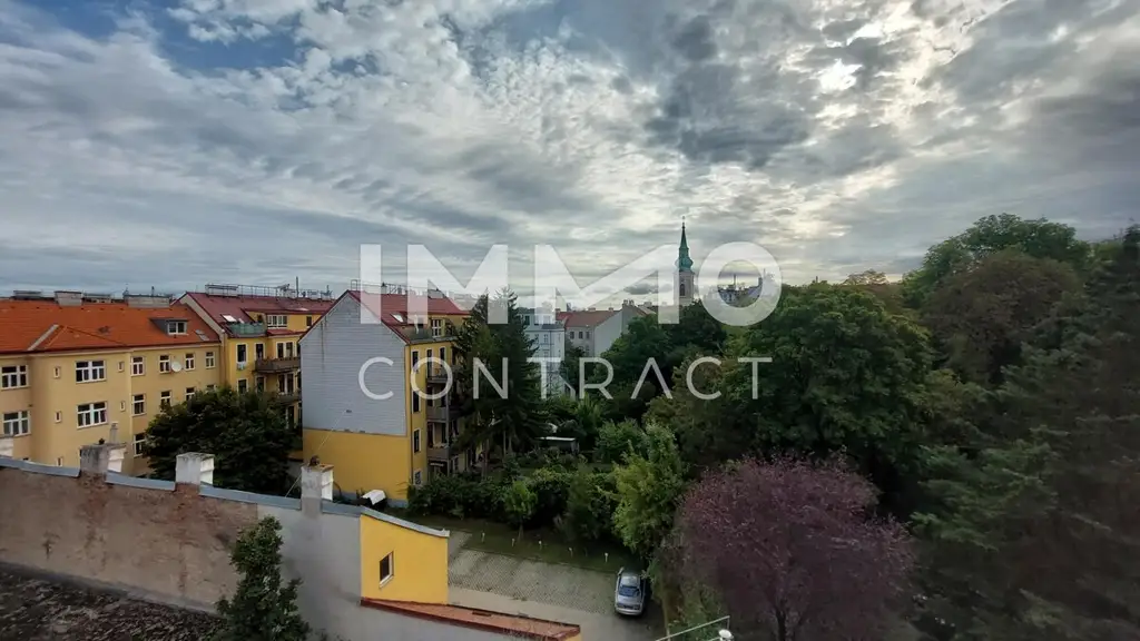 DG Wohnung mit 8m² Loggia mit Grün- und Fernblick in der Martinstraße.