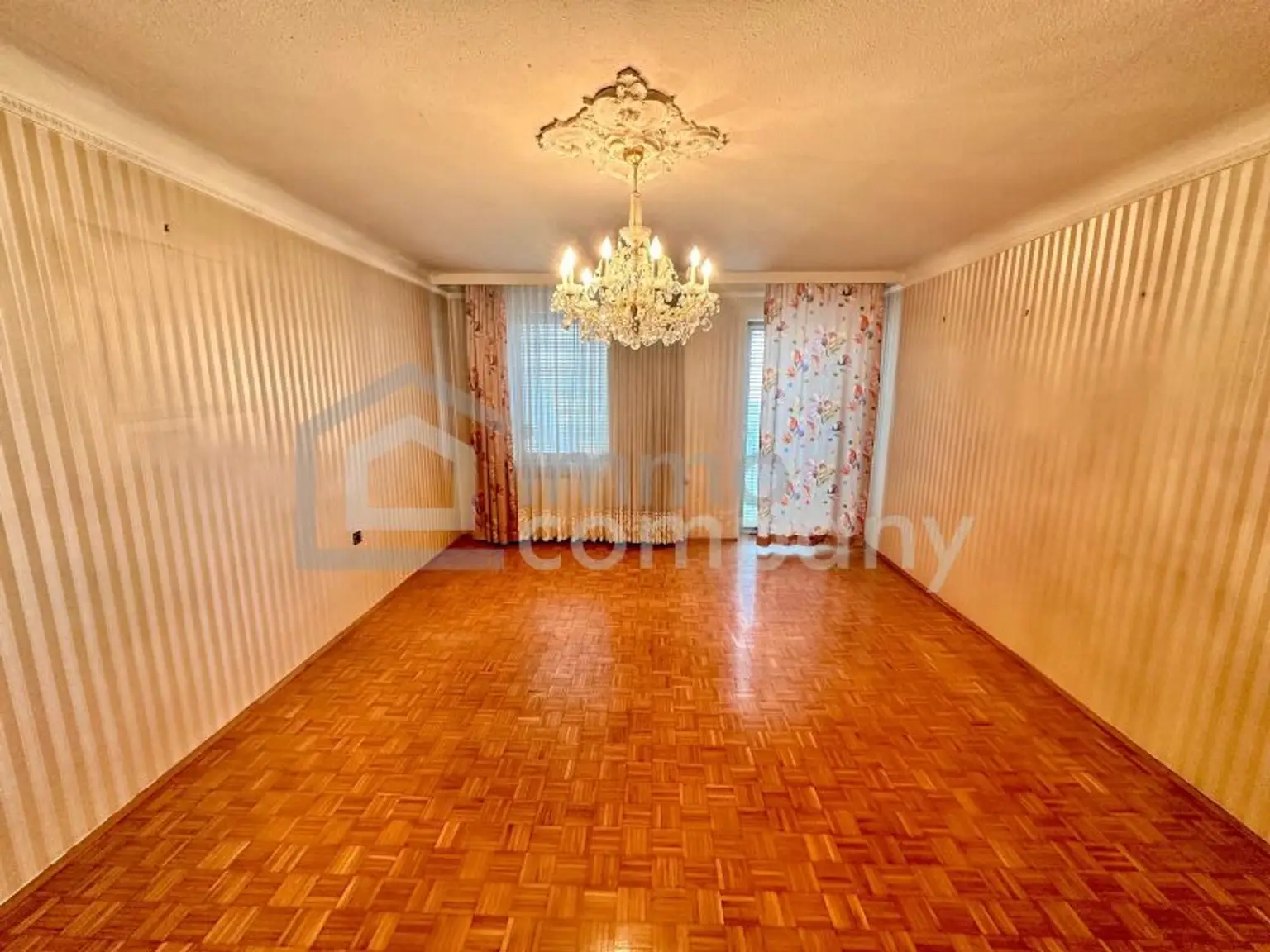 Traumhaftes Einfamilienhaus in Lassee: 9 Zimmer, Garten, Balkon und mehr!