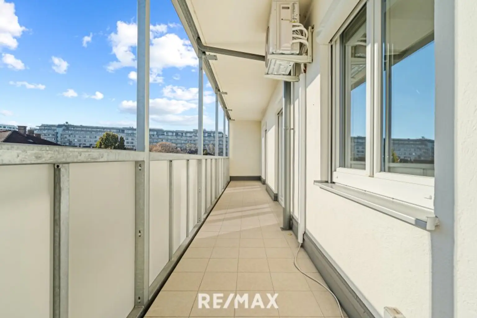 Loggia vor Wohnzimmer