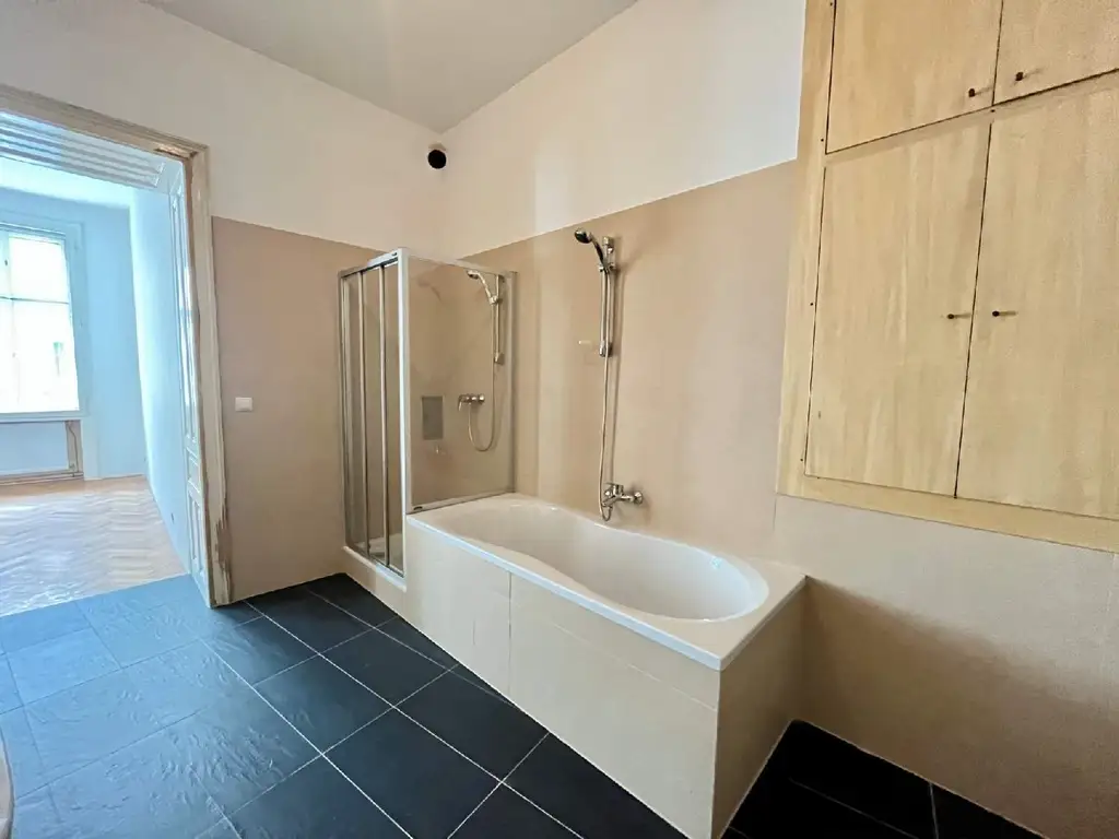 4 -Zimmer Altbauwohnung Nähe Cottageviertel