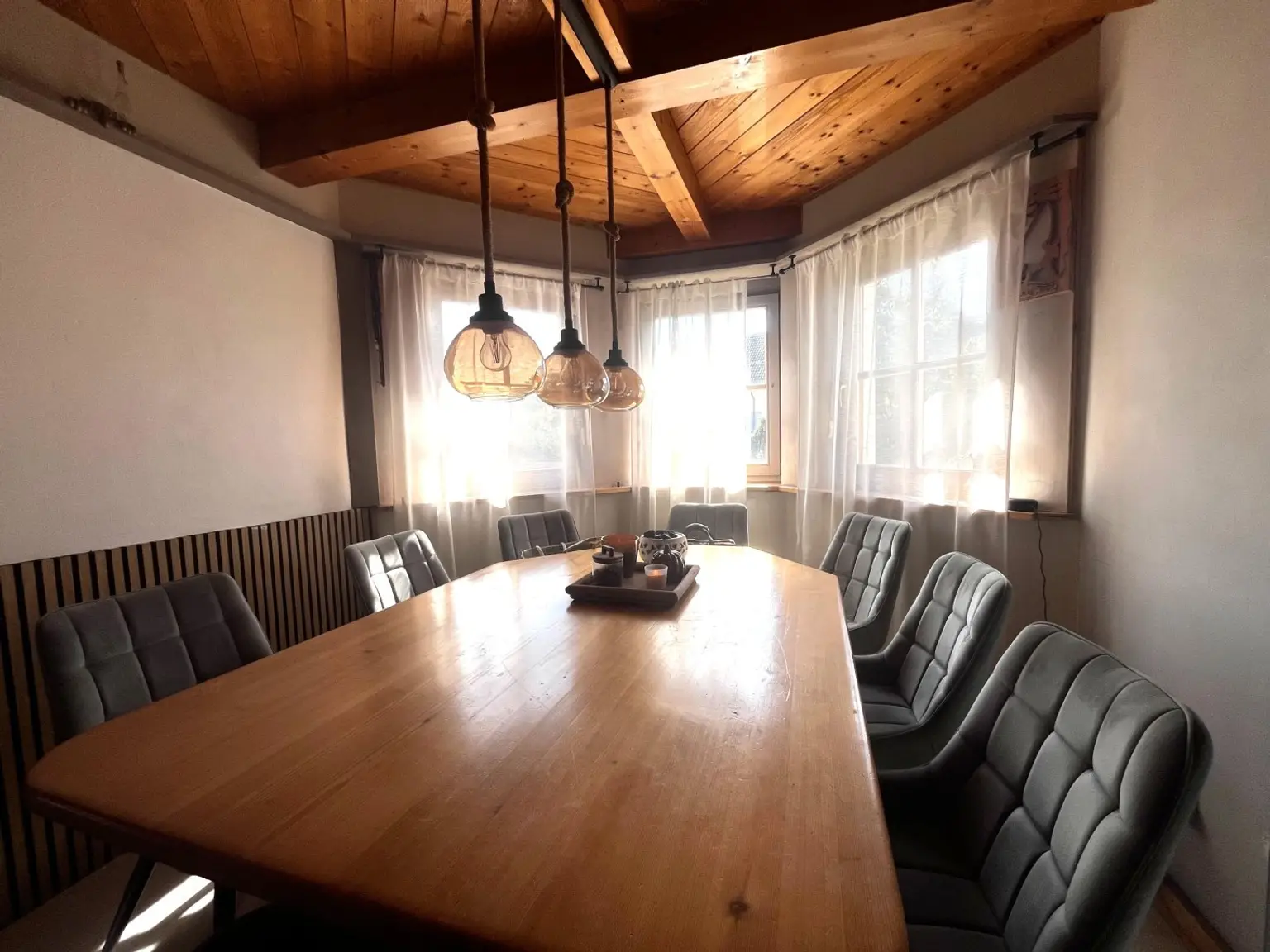 "Solides, Charmantes Haus mit Garten und Pool"