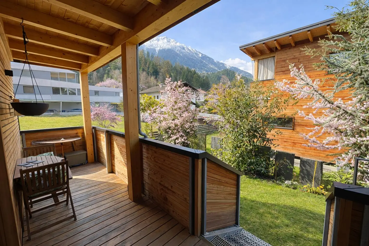 Balkon mit Bergblick