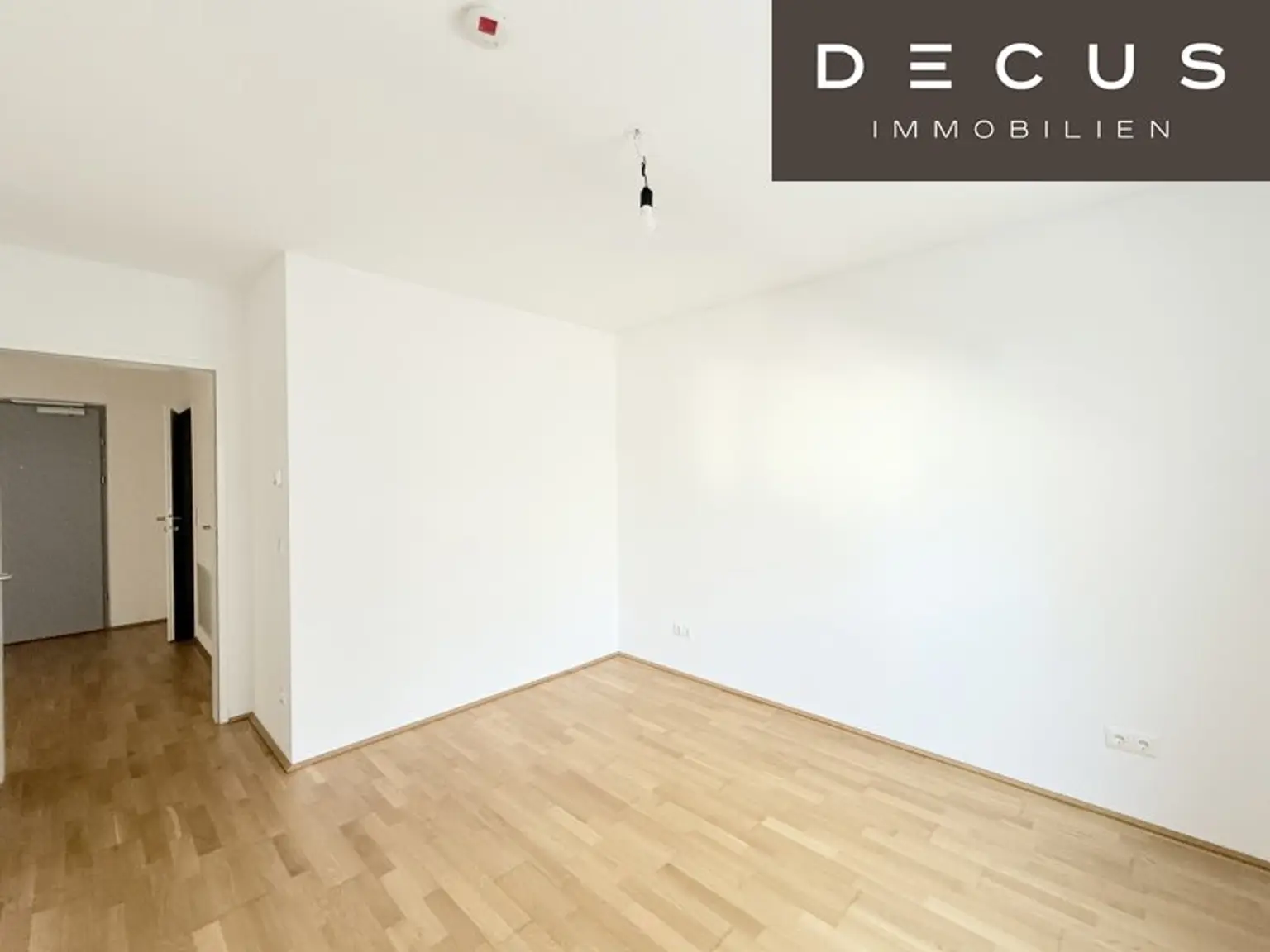 | AB SOFORT | GROSSZÜGIGE RÄUME | NIEDRIGE HEIZKOSTEN | NEUWERTIG | GROSSER BALKON | AB SOFORT |