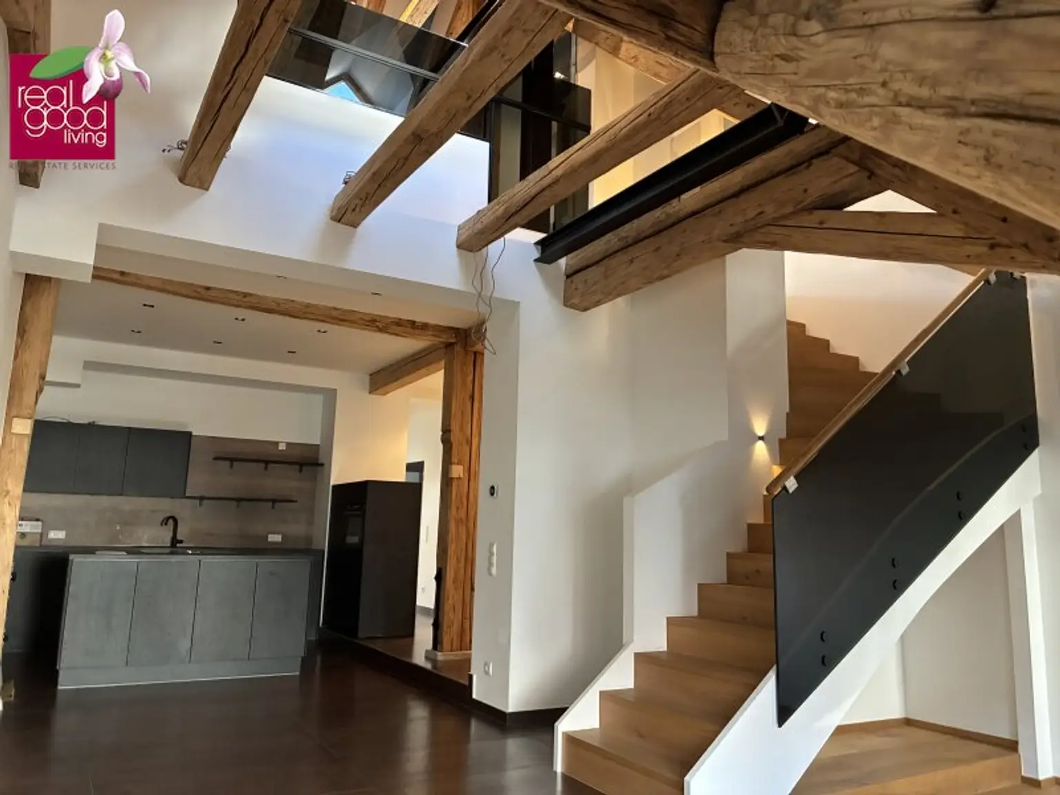 4-Zimmer-Dachgeschoßwohnung mit Galerie & Terrasse in unmittelbarer Nähe zum Karmelitermarkt