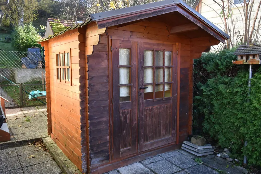 Kleines Häuschen sucht Bastler in ruhiger Siedlungslage!