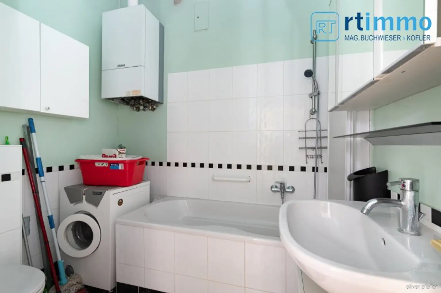 U-BAHNNÄHE: ALTBAUCHARME: 4-Zimmer-Wohnung in hohem Liftstock und Ausblick