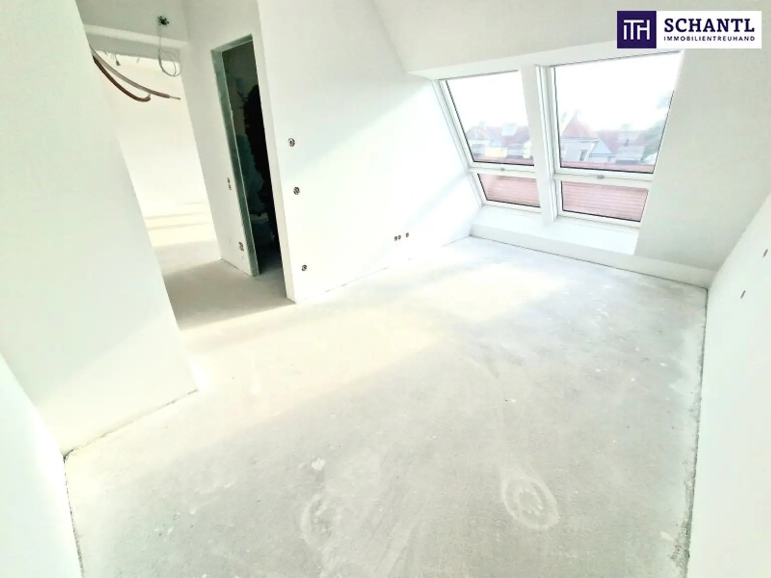 Preisreduktion! Exklusives Familienparadies über den Dächern – Stilvolle 4-Zimmer-Dachgeschosswohnung mit zwei Terrassen + moderner Luftwärmepumpe + Klimaanlage
