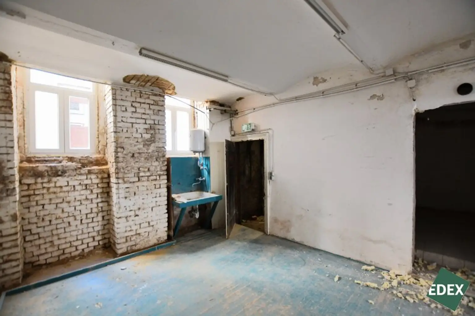 Großes Souterrain mit natürlicher Belichtung