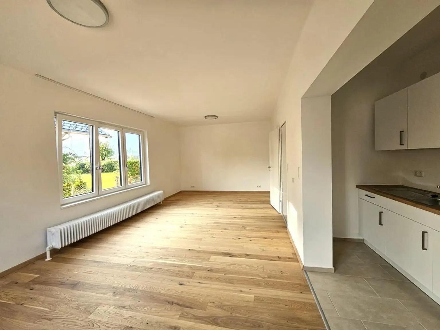 Top sanierte 3-Zimmer-Wohnung mit neuer Küche und Garage!