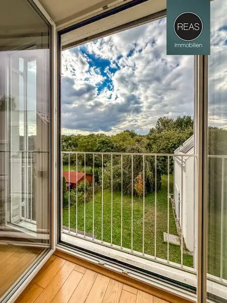Provisionsfrei: Sehr gut ausgestattete Doppelhaushälfte mit Garten beim Theresa-Tauscher-Park! 5 Min. zum Donau Zentrum. 10 Min. zur UNO City. Parkplatz verfügbar!