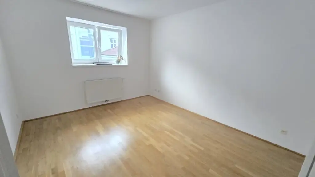 Schöne 4 Zimmer Wohnung mit große Terrasse. Nähe Westbahnhof U3/U6