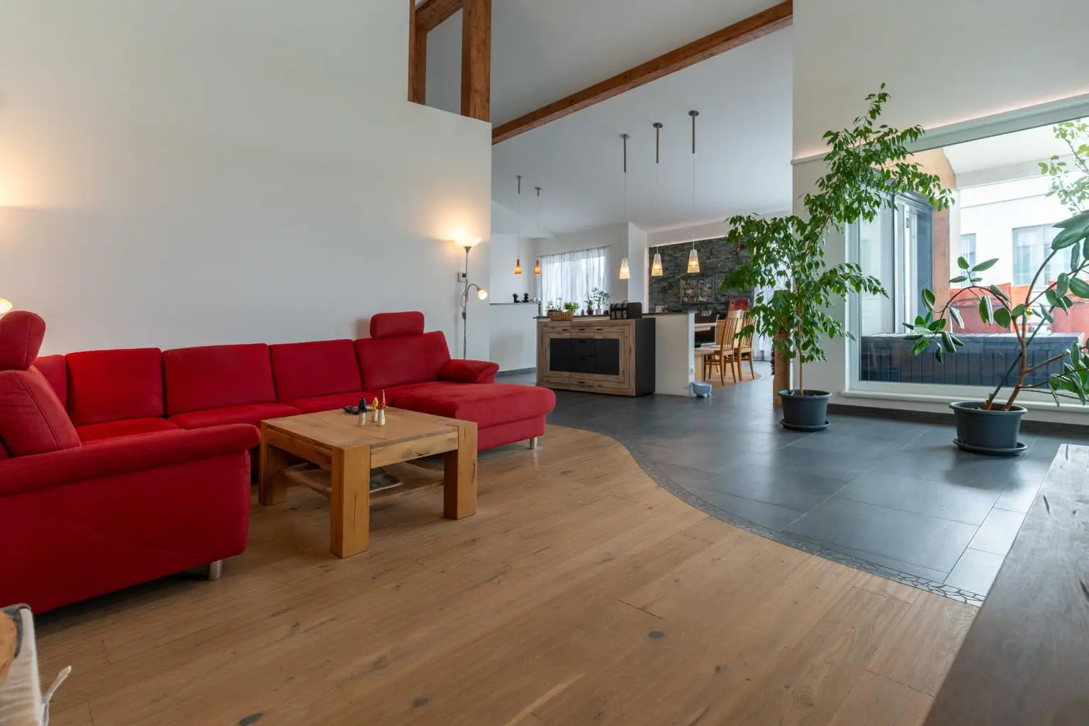 Top-Betriebsliegenschaft mit grosser Wohnung und Direktzugang zur A1 - Ideal für Lager, Dienstleistung & Lieferlogistik