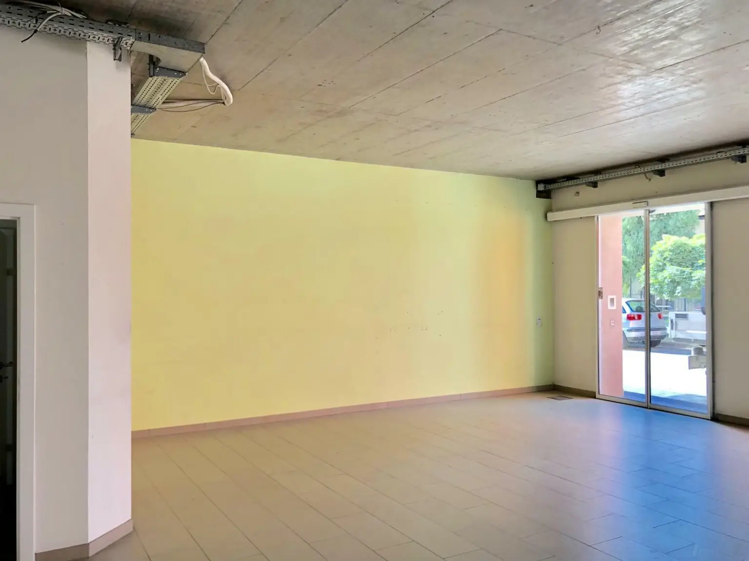 Sofortbezug: Portal-Geschäftslokal - Büro, barrierefrei - keine Gastronomie!