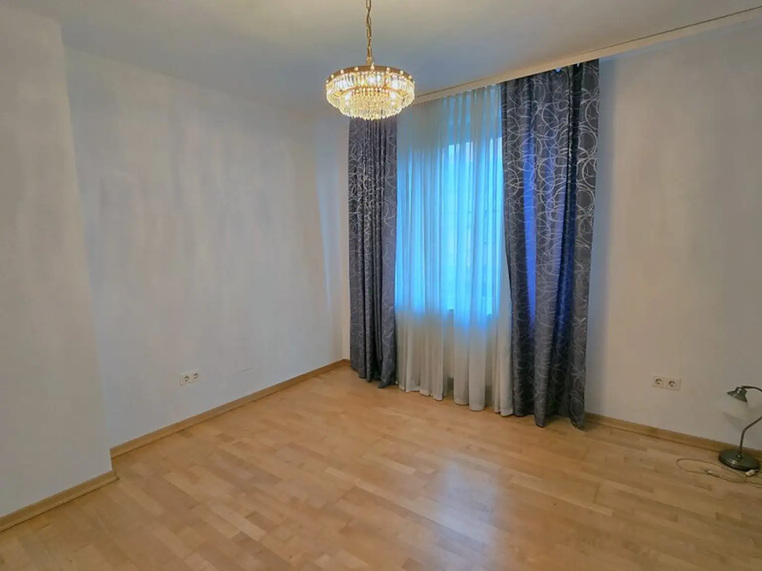 *** SEHR VIEL PLATZ *** PRIVAT + BERUFLICH *** RUHELAGE ***