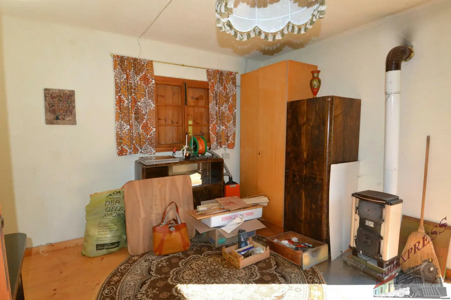 Einfamilienhaus mit Gäste-/Sommerhaus und 2 Garagen - Fernblick