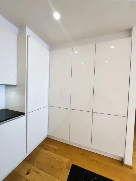 Elegante Miele-Küche mit ausreichend Stauraum