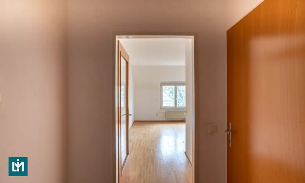 SCHÖNE 2 - ZIMMER MAISONETTE MIT GALERIE UND FREIFLÄCHE / NÄHE KRANKENHAUS GÖTTLICHER HEILAND