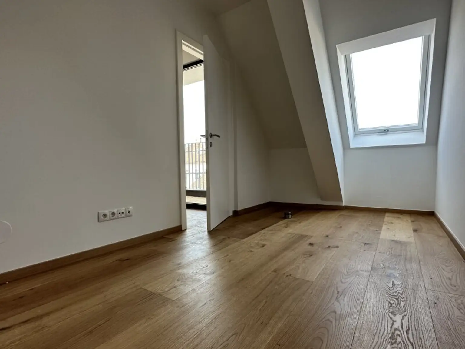 ZWEITBEZUG: 3-Zimmer-Wohnung mit Loggia in der Varnhagengasse
