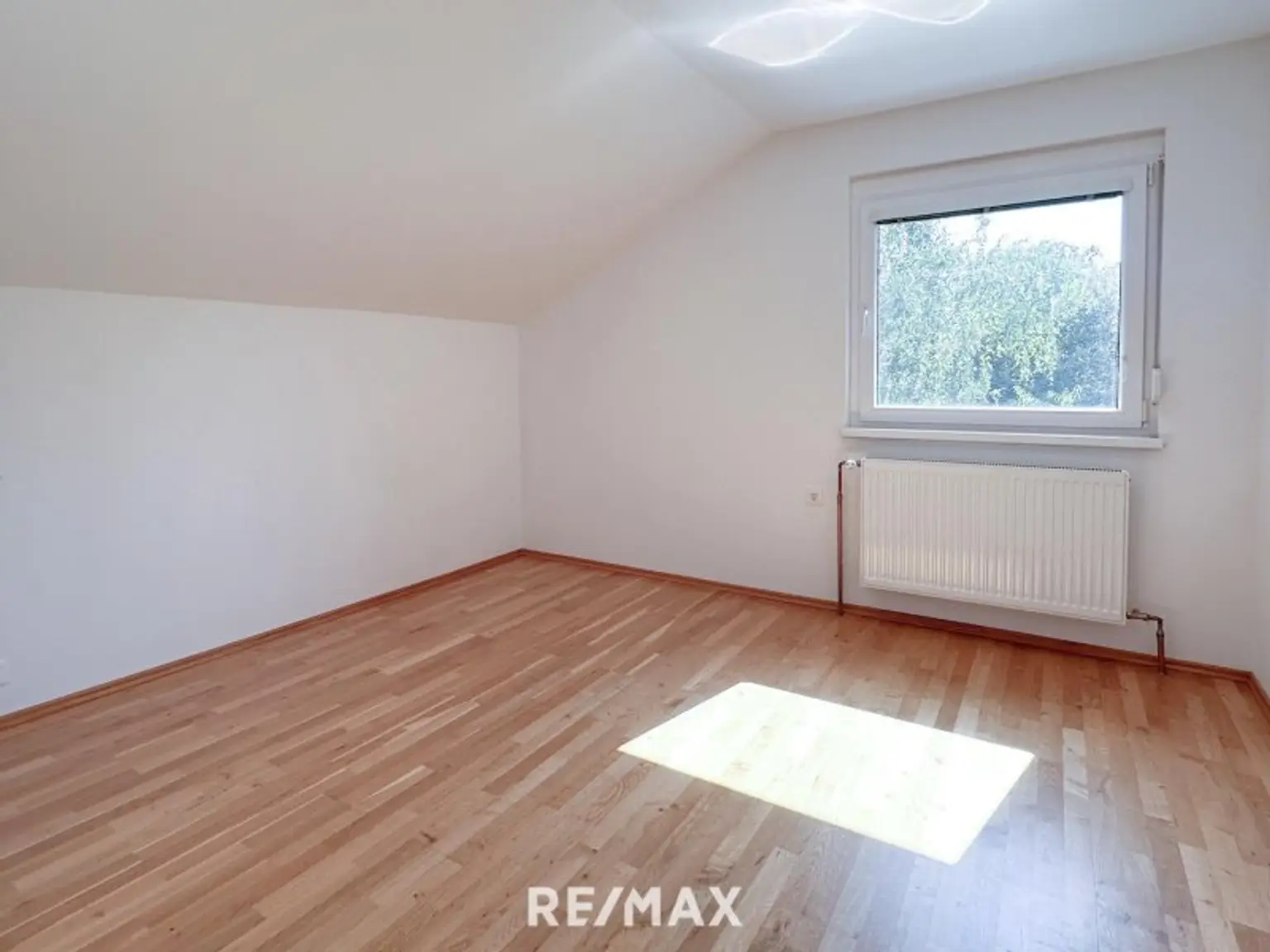 Exklusives Einfamilienhaus in Hietzing – Geräumig, ruhig gelegen und mit Entwicklungspotenzial