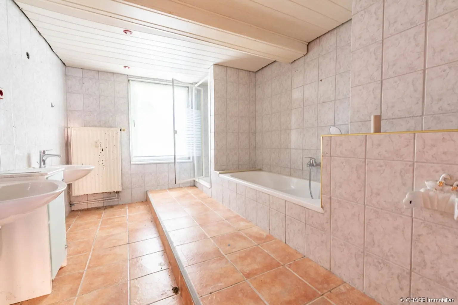 Mittleres Gebäude - EG Badezimmer