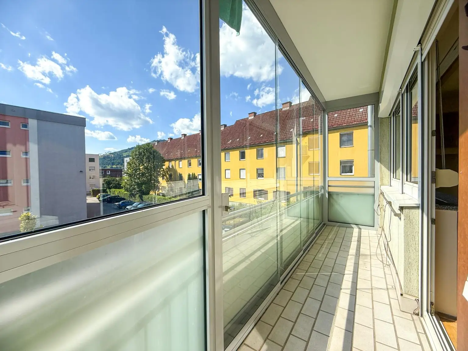 *** 63,5m² - 3 Zimmer Juwel, saniert, im Zentrum Bruck/Mur, teilmöbliert mit Parkplatz und verglasten Balkon ***