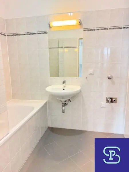 Renovierte 53m² Wohnung mit Einbauküche im renovierten Altbau - 1170 Wien