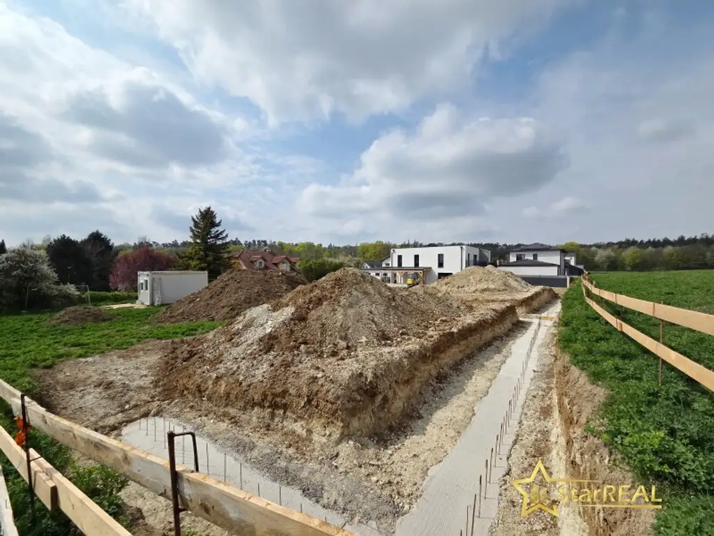 2 HÄUSER VERFÜGBAR! EXKLUSIVES DOPPELHAUSPROJEKT. 5 ZIMMER. ZIEGELHAUS MIT KELLER, BALKON, TERRASSE, CARPORT.