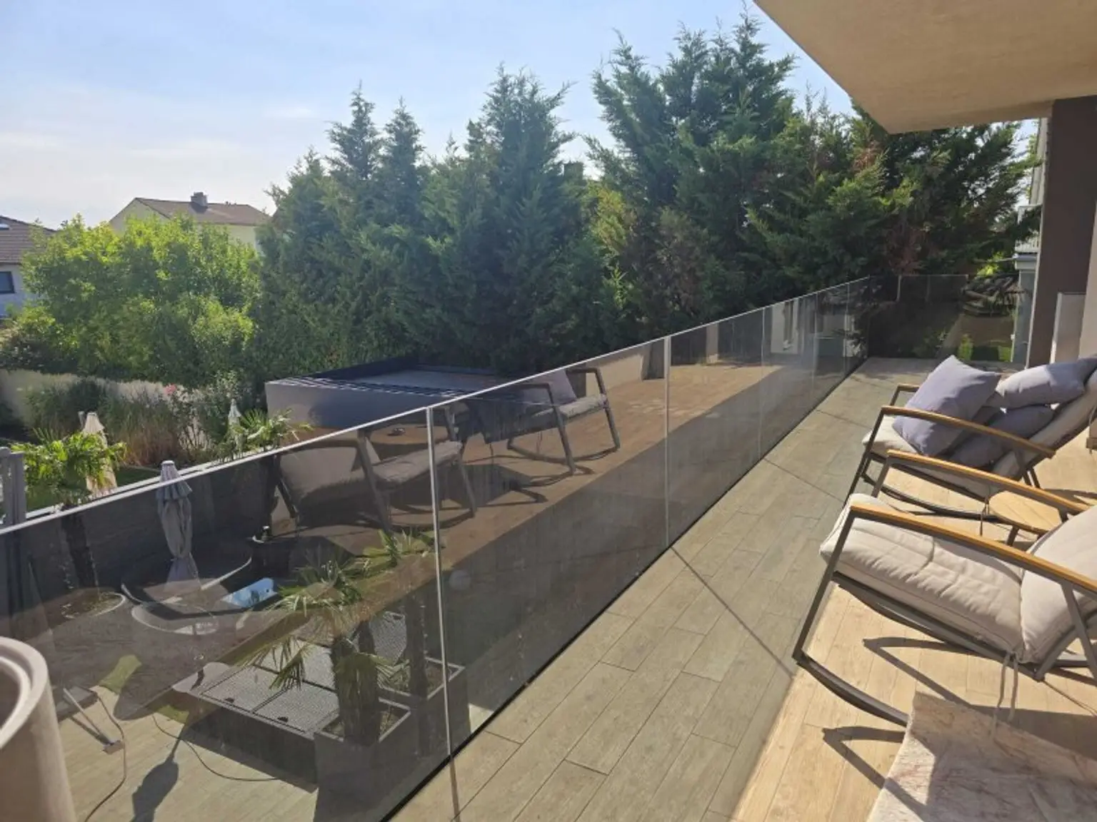 Traumhaft LUXURIÖS AUSGESSTATTETES SMART EFH in Leopoldsdorf: Wfl. 196m², 6 Zimmer, Balkon & Terrasse! + PHOTOVOLTAIK ANLAGE mit STROMSPEICHER + beheizter POOL  + GARAGE + GRILLPLATZ +
