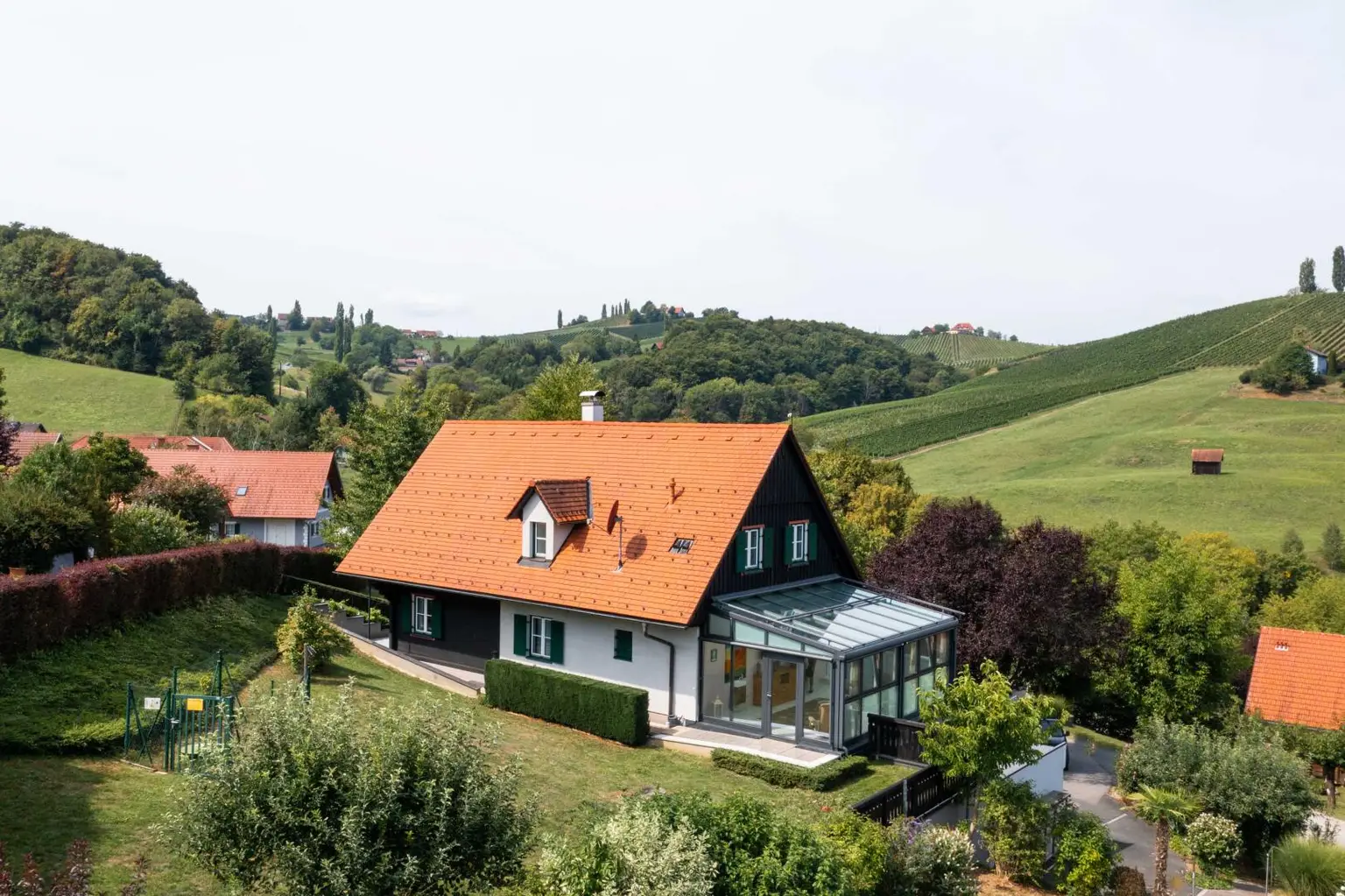 Einfamilienhaus mit Wintergarten, Sauna, Weinkeller & Weitblick in Ratsch an der Weinstraße