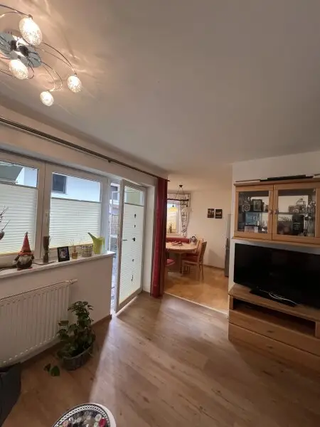 WIESING - Sonnige, sehr gut eingeteilte 3 Zi.-Mietwohnung mit Terrasse und kleinem Garten