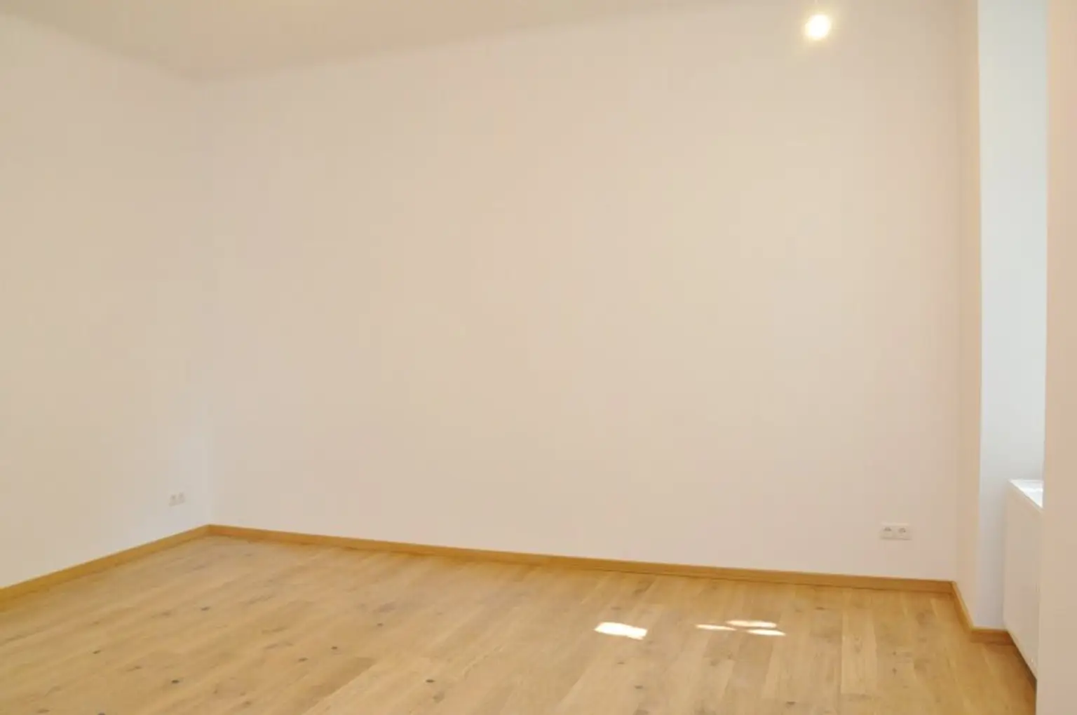 Erstbezug | Top sanierte 2-Zimmer Maisonette | 2 Balkone | unbefristet