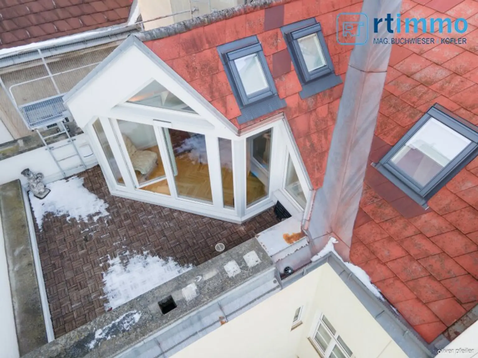 EDLE 5-ZIMMER DACHGESCHOSSWOHNUNG mit TERRASSE und AIRCONITION , Neuwertig