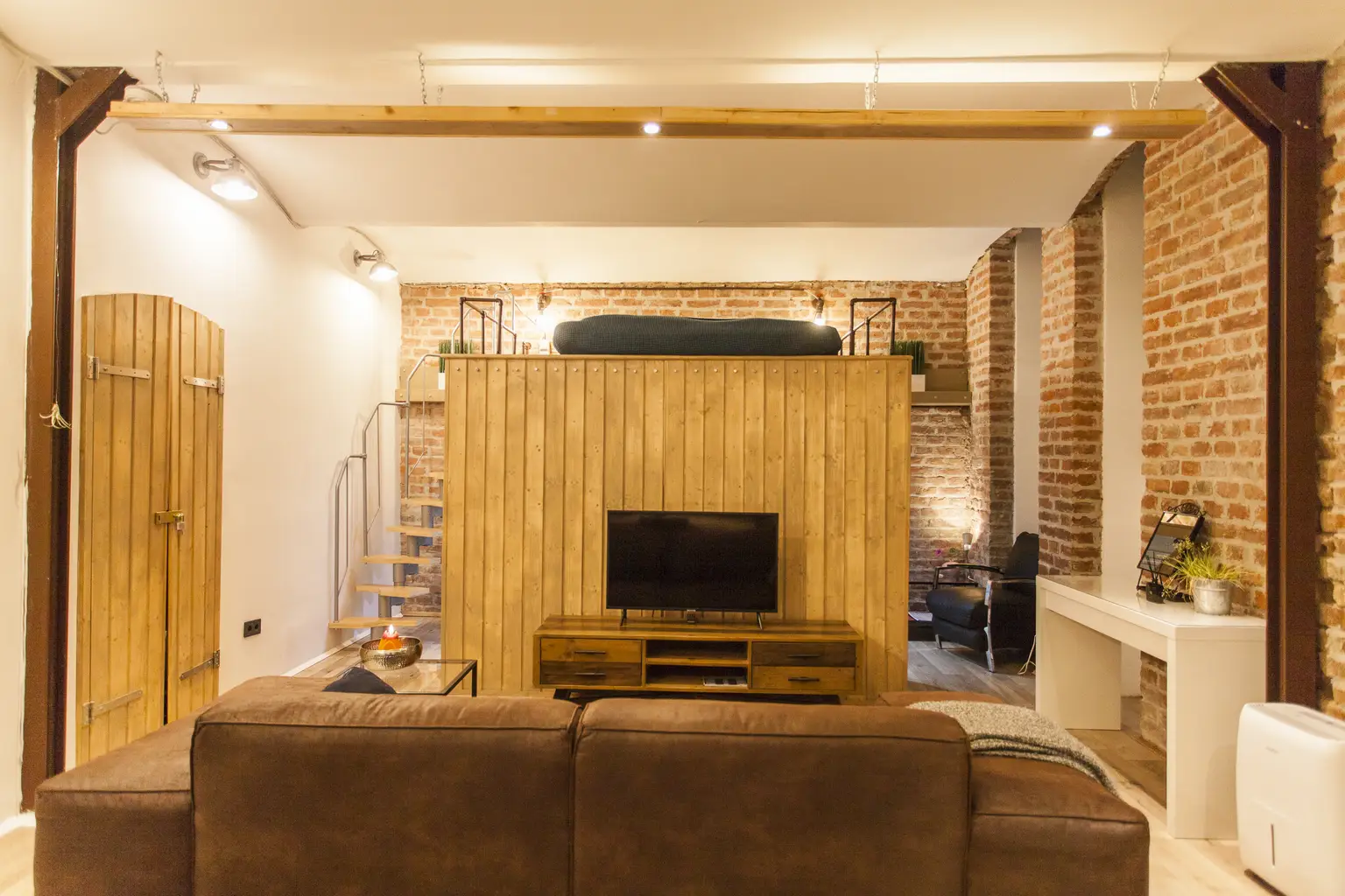 Moderne Souterrain Loft im Altbaustil ~ Kompakt eingerichtet ~ AKH Nähe ~ Gute öffentliche Anbindungen