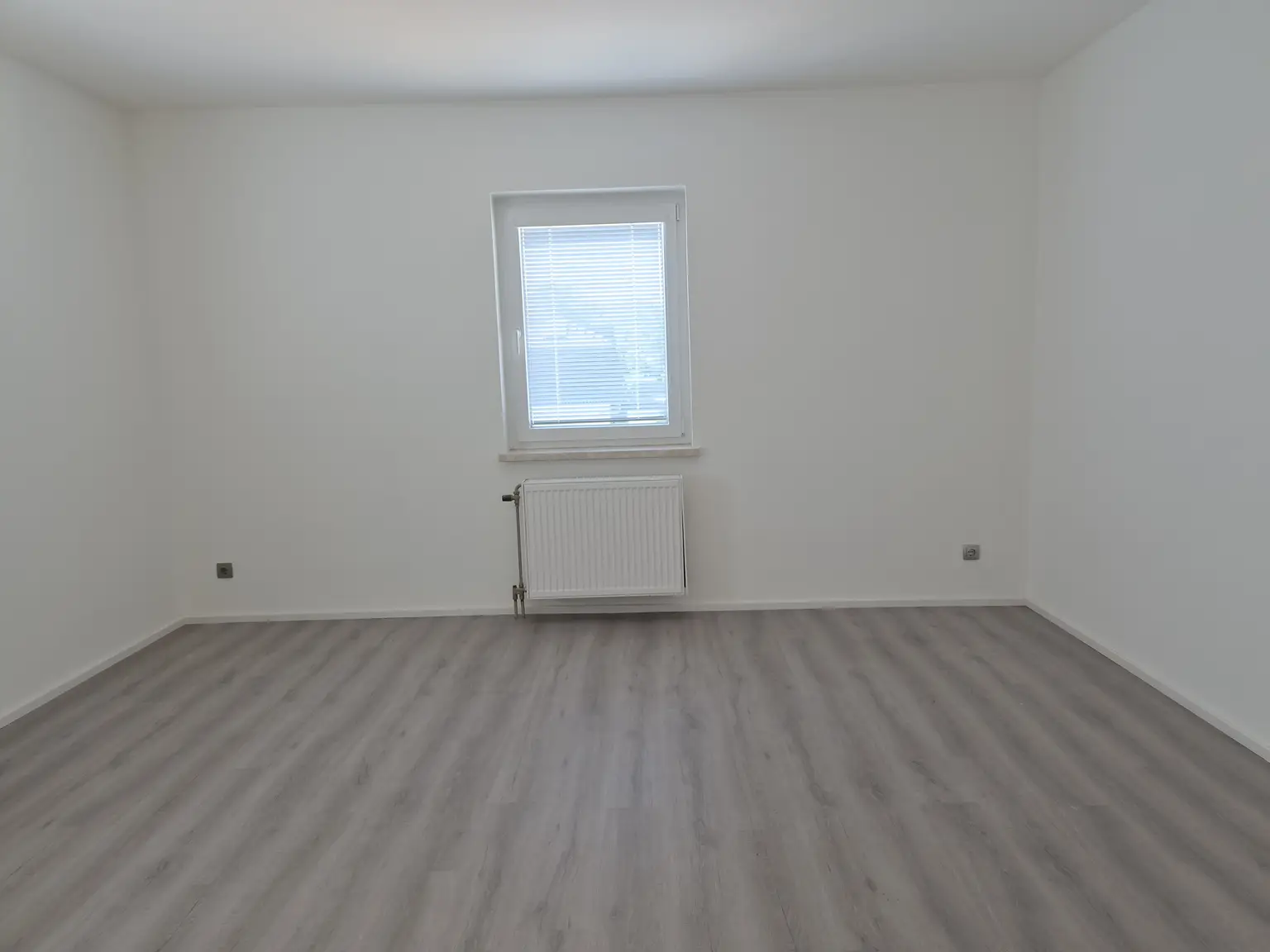 Sanierte zwei Zimmerwohnung mit neuer Küche zu vermieten!