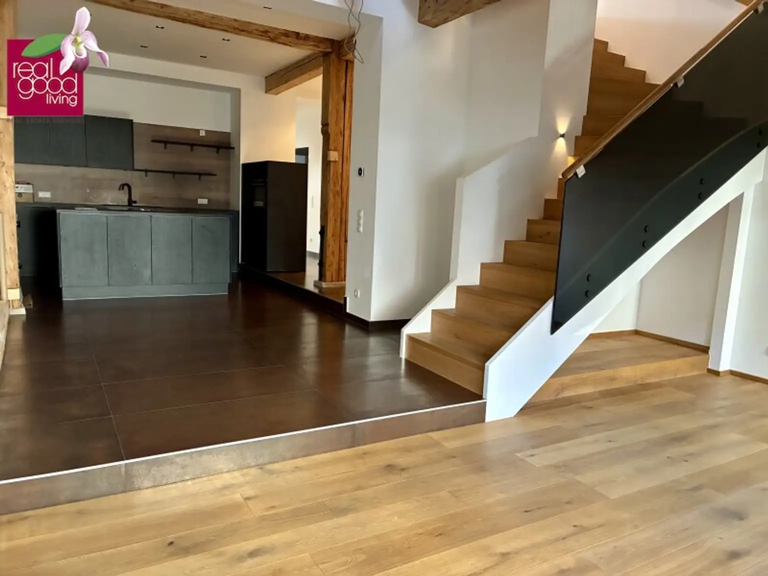 4-Zimmer-Dachgeschoßwohnung mit Galerie & Terrasse in unmittelbarer Nähe zum Karmelitermarkt