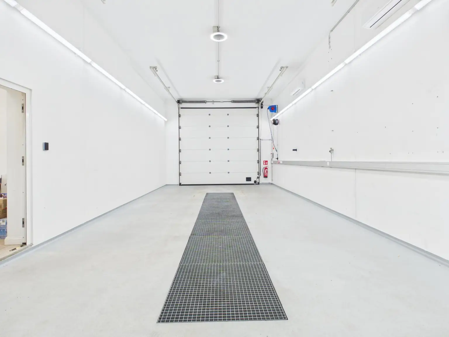 Fahrzeugaufbereitungs-Halle (2)