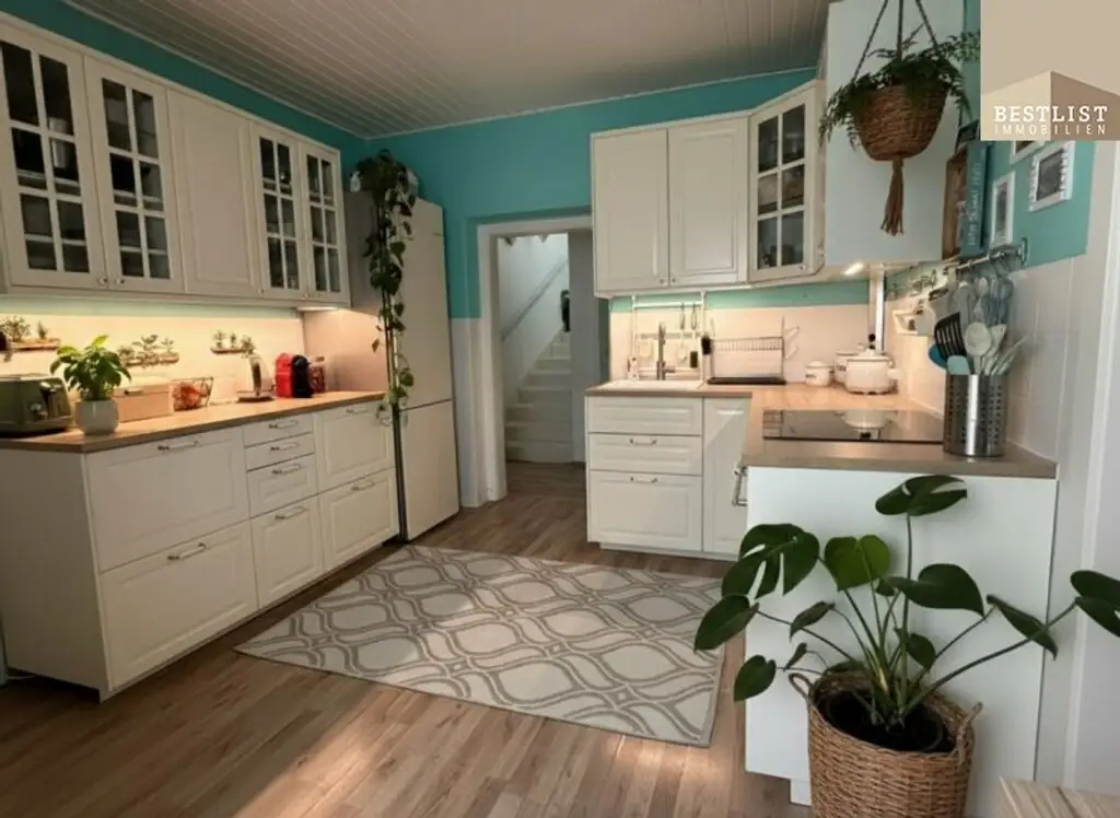 Einfamilienhaus mit Zubau - Tiefgarage und Garten