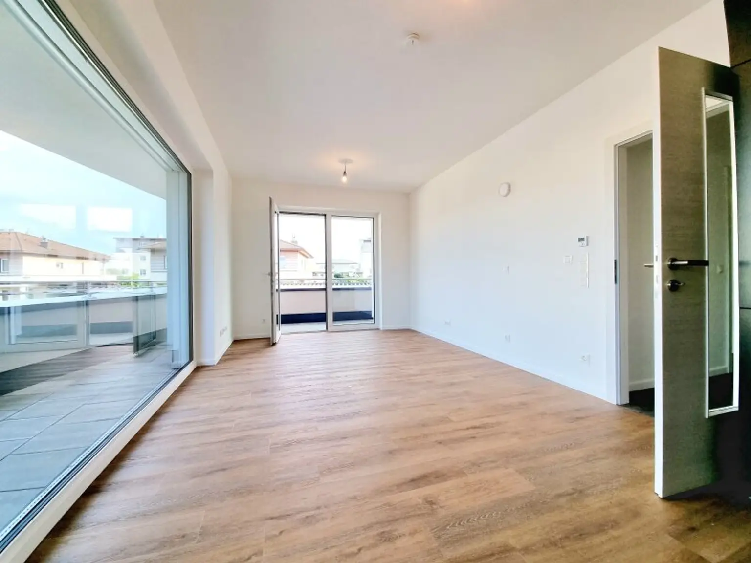 Exklusive 3-Zimmer Wohnung | 68 m² + 22 m² Balkon | Carport inkludiert | € 899 Gesamtmiete