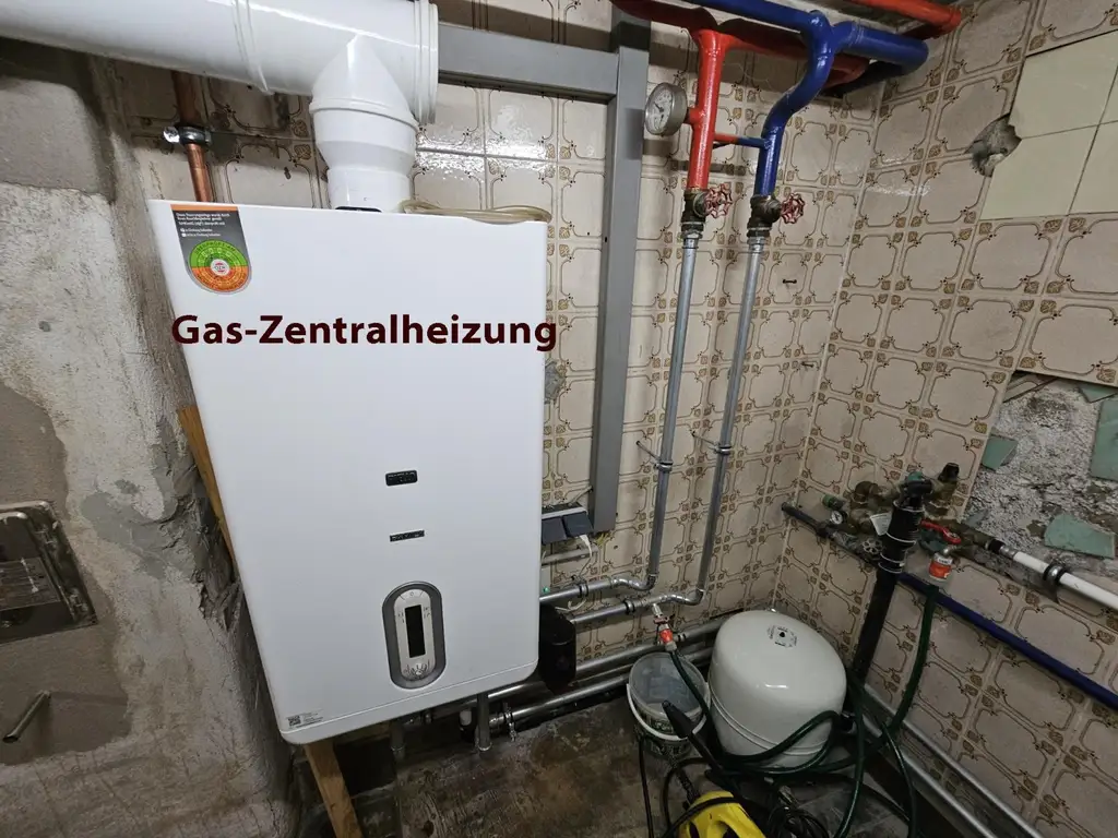 Einfamilienhaus mit Garage,mit winterfestem Gartenhaus, Werkstätte u.a