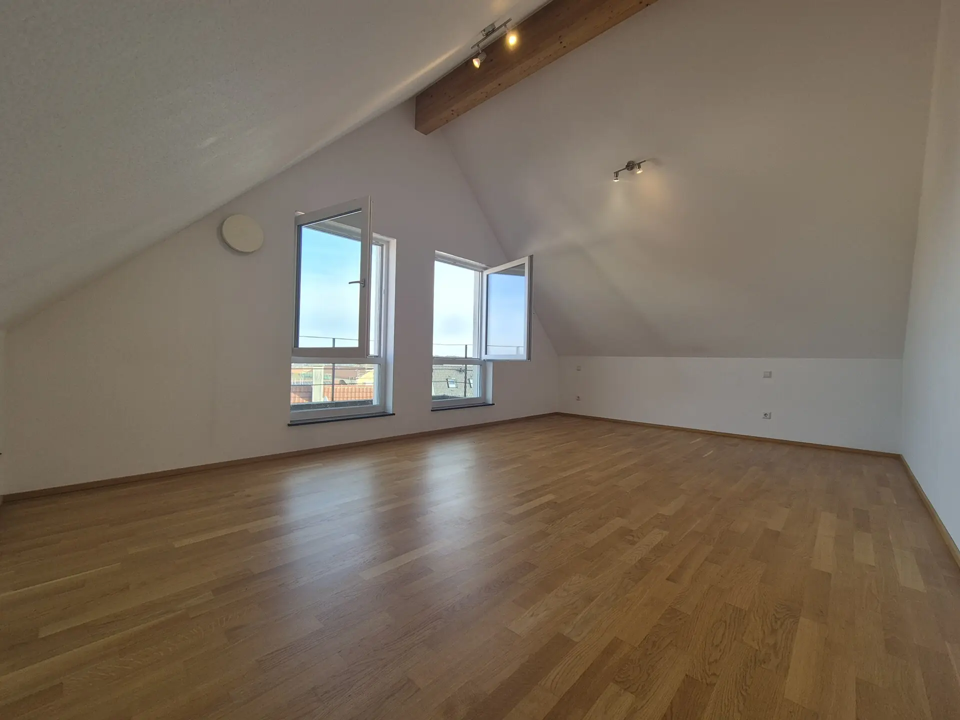 master bedroom 2nd floor pic 2
