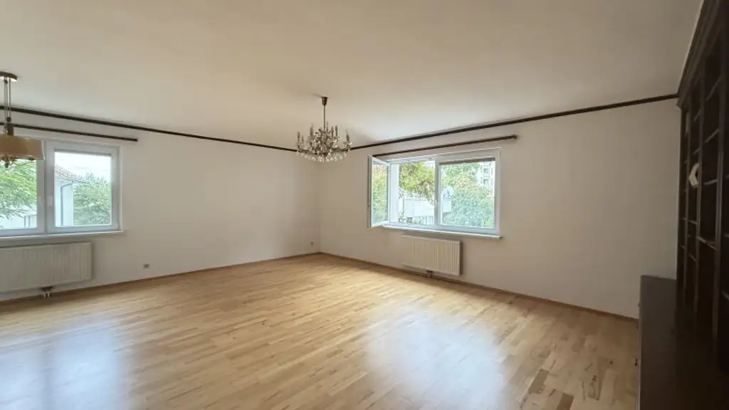 Familiewohnung in Ruhelage: 5-Zimmer mit separater Küche und Garagenstellplatz inklusive nahe Setagayapark