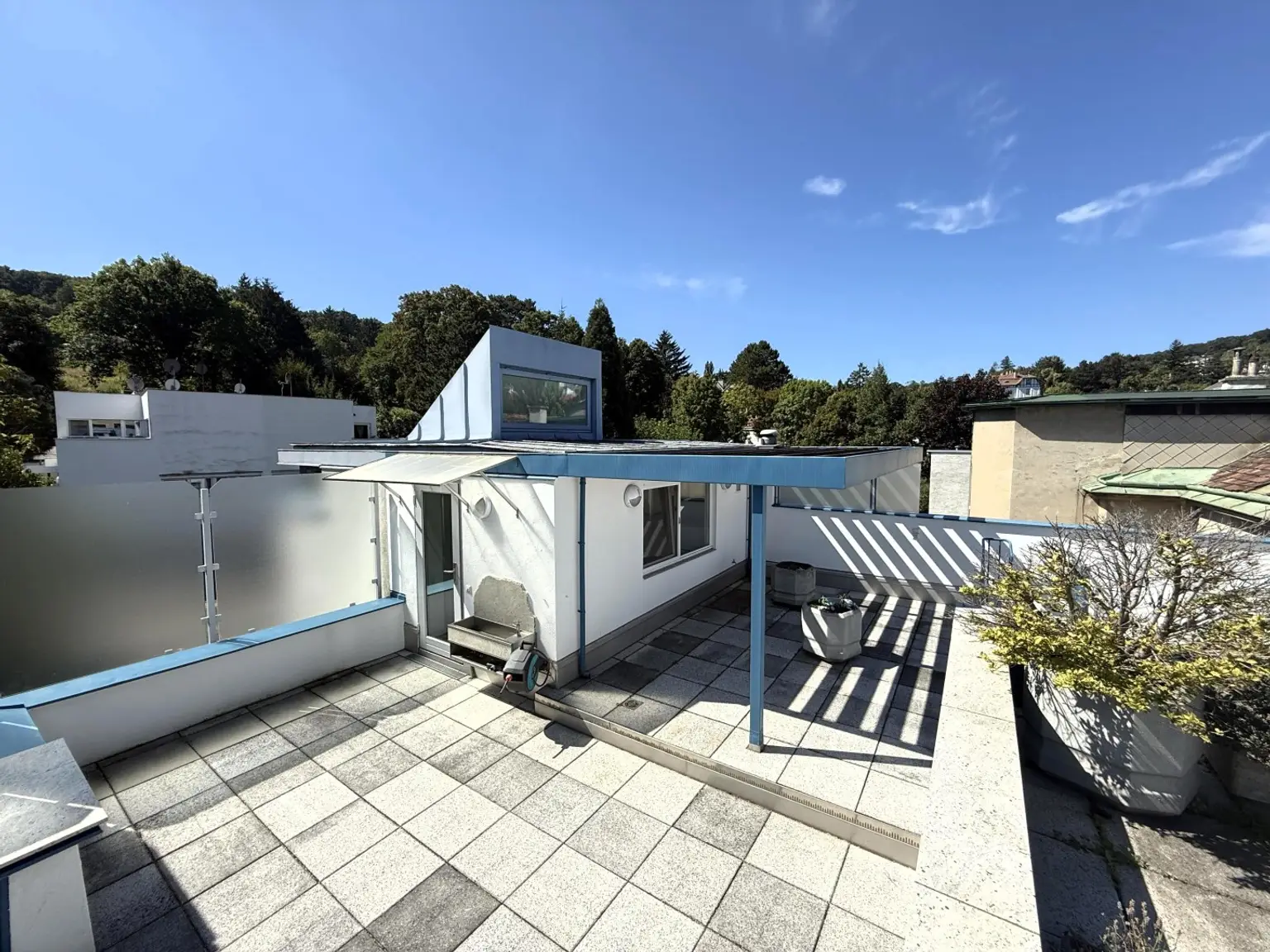 Ansprechendes Atelier, Loft, Dachterrasse inkl. PP im Neunzehnten // Attractive Studio, loft, roof terrace incl. parking in the nineteenth //